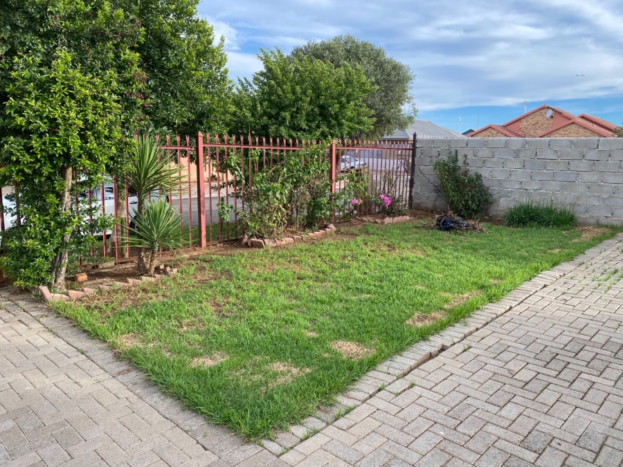 3 Bedroom Property for Sale in Vista Park Free State